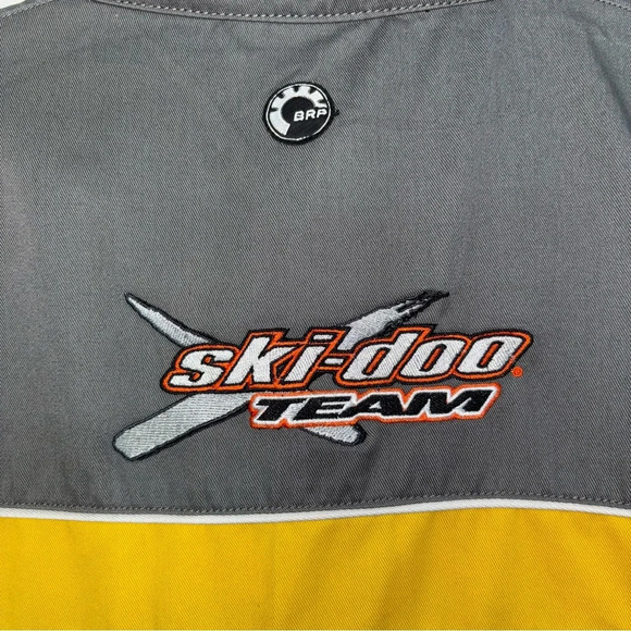 BRP Ski-doo Shirt Men’s Medium Grey Yellow Short Sleeve Button Up Logo Pockets - Picture 10 of 11